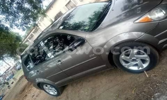 Sayi Na hannu Pontiac Vibe Azurfa Mota in Cotonou a Benin