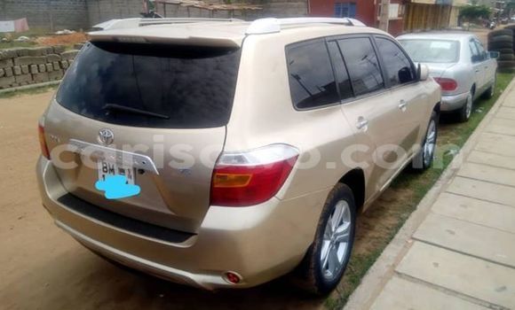 Buy Used Toyota Highlander Beige Car in Cotonou in Benign Buy Used Toyota Highlander Beige Car in Cotonou in Benign