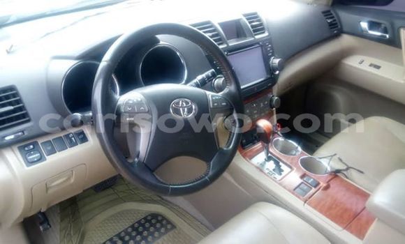 Buy Used Toyota Highlander Beige Car in Cotonou in Benign Buy Used Toyota Highlander Beige Car in Cotonou in Benign