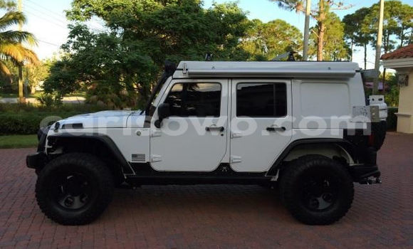 Acheter Import Voiture Jeep Wrangler Blanc à Abomey, Benin Acheter Import Voiture Jeep Wrangler Blanc à Abomey, Benin