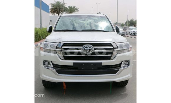 Sayi Imported Toyota Land Cruiser White Mota in Import - Dubai a Benin Sayi Imported Toyota Land Cruiser White Mota in Import - Dubai a Benin