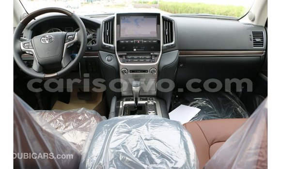 Sayi Imported Toyota Land Cruiser White Mota in Import - Dubai a Benin Sayi Imported Toyota Land Cruiser White Mota in Import - Dubai a Benin