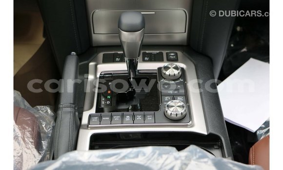 Sayi Imported Toyota Land Cruiser White Mota in Import - Dubai a Benin Sayi Imported Toyota Land Cruiser White Mota in Import - Dubai a Benin