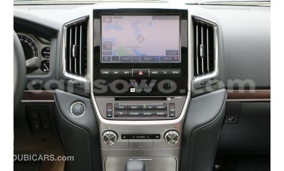 Sayi Imported Toyota Land Cruiser White Mota in Import - Dubai a Benin Sayi Imported Toyota Land Cruiser White Mota in Import - Dubai a Benin