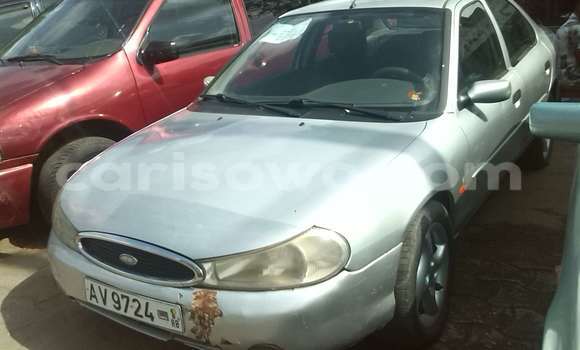 Sayi Na hannu Ford Club Wagon Azurfa Mota in Cotonou a Benin