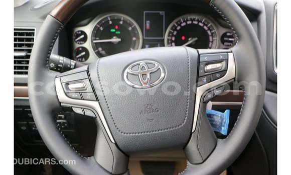 Sayi Imported Toyota Land Cruiser White Mota in Import - Dubai a Benin Sayi Imported Toyota Land Cruiser White Mota in Import - Dubai a Benin