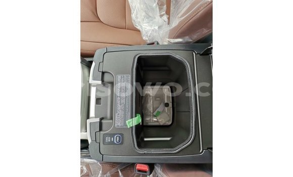 Sayi Imported Toyota Land Cruiser White Mota in Import - Dubai a Benin Sayi Imported Toyota Land Cruiser White Mota in Import - Dubai a Benin