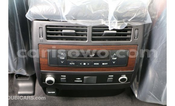 Sayi Imported Toyota Land Cruiser White Mota in Import - Dubai a Benin Sayi Imported Toyota Land Cruiser White Mota in Import - Dubai a Benin