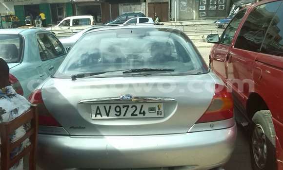 Ra Àlòkù Ford Club Wagon Silver Ọkọ̀ in Cotonou ni Benin Ra Àlòkù Ford Club Wagon Silver Ọkọ̀ in Cotonou ni Benin