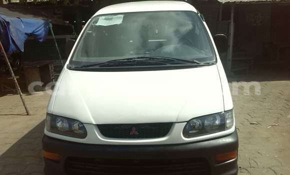 Ra Àlòkù Mitsubishi L200 funfun Ọkọ̀ in Cotonou ni Benin Ra Àlòkù Mitsubishi L200 funfun Ọkọ̀ in Cotonou ni Benin