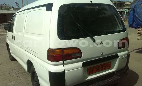 Ra Àlòkù Mitsubishi L200 funfun Ọkọ̀ in Cotonou ni Benin Ra Àlòkù Mitsubishi L200 funfun Ọkọ̀ in Cotonou ni Benin