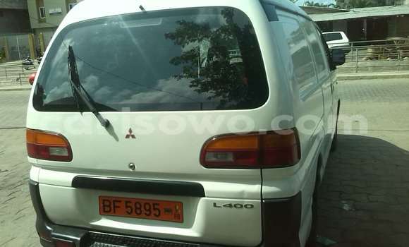 Ra Àlòkù Mitsubishi L200 funfun Ọkọ̀ in Cotonou ni Benin Ra Àlòkù Mitsubishi L200 funfun Ọkọ̀ in Cotonou ni Benin