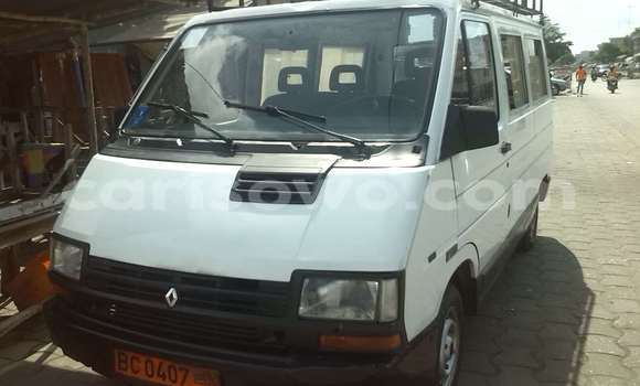 Ra Àlòkù Renault 19 funfun Ọkọ̀ in Cotonou ni Benin Ra Àlòkù Renault 19 funfun Ọkọ̀ in Cotonou ni Benin