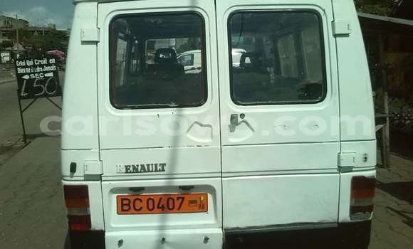 Ra Àlòkù Renault 19 funfun Ọkọ̀ in Cotonou ni Benin Ra Àlòkù Renault 19 funfun Ọkọ̀ in Cotonou ni Benin