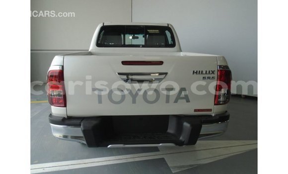 Acheter Import Voiture Toyota Hilux Blanc à Import - Dubai, Benin Acheter Import Voiture Toyota Hilux Blanc à Import - Dubai, Benin