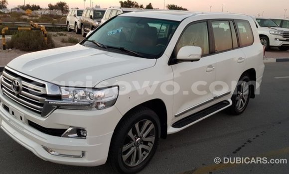 Ra Imported Toyota Land Cruiser funfun Ọkọ̀ in Import - Dubai ni Benin Ra Imported Toyota Land Cruiser funfun Ọkọ̀ in Import - Dubai ni Benin