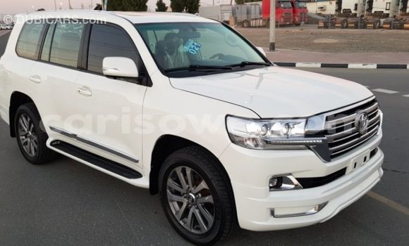 Ra Imported Toyota Land Cruiser funfun Ọkọ̀ in Import - Dubai ni Benin Ra Imported Toyota Land Cruiser funfun Ọkọ̀ in Import - Dubai ni Benin