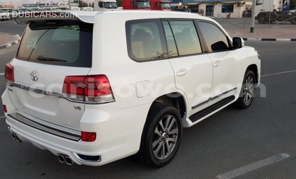 Ra Imported Toyota Land Cruiser funfun Ọkọ̀ in Import - Dubai ni Benin Ra Imported Toyota Land Cruiser funfun Ọkọ̀ in Import - Dubai ni Benin