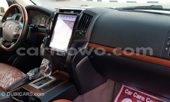 Ra Imported Toyota Land Cruiser funfun Ọkọ̀ in Import - Dubai ni Benin Ra Imported Toyota Land Cruiser funfun Ọkọ̀ in Import - Dubai ni Benin