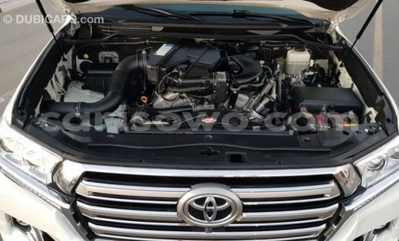 Ra Imported Toyota Land Cruiser funfun Ọkọ̀ in Import - Dubai ni Benin Ra Imported Toyota Land Cruiser funfun Ọkọ̀ in Import - Dubai ni Benin