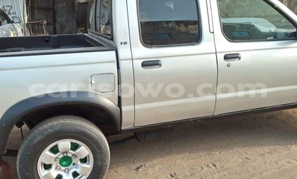 Sayi Na hannu Nissan Frontier Azurfa Mota in Cotonou a Benin Sayi Na hannu Nissan Frontier Azurfa Mota in Cotonou a Benin