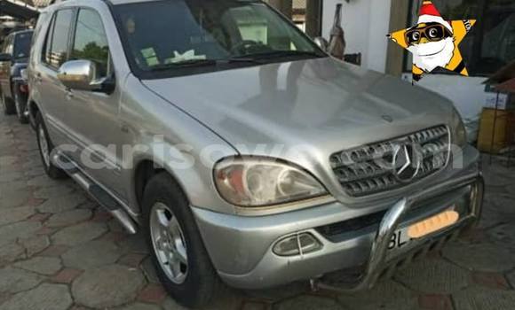 Acheter Occasion Voiture Mercedes-Benz ML–Class Gris à Cotonou, Benin Acheter Occasion Voiture Mercedes-Benz ML–Class Gris à Cotonou, Benin
