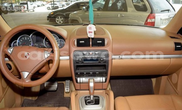 Ra Imported Porsche Cayenne Alawọ ewe Ọkọ̀ in Import - Dubai ni Benin Ra Imported Porsche Cayenne Alawọ ewe Ọkọ̀ in Import - Dubai ni Benin