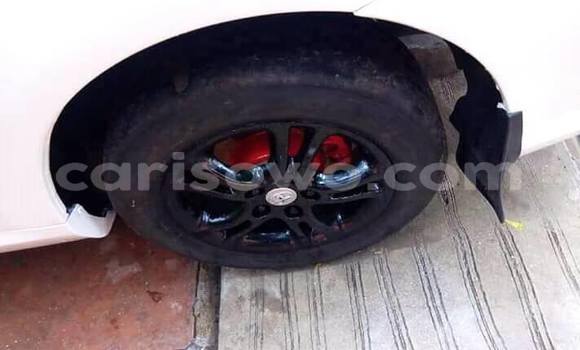 Sayi Na hannu Toyota Solara White Mota in Cotonou a Benin Sayi Na hannu Toyota Solara White Mota in Cotonou a Benin