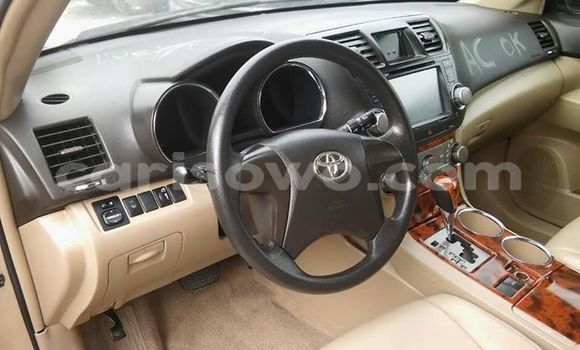 Buy Used Toyota Highlander Beige Car in Cotonou in Benign Buy Used Toyota Highlander Beige Car in Cotonou in Benign