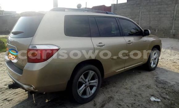Buy Used Toyota Highlander Beige Car in Cotonou in Benign Buy Used Toyota Highlander Beige Car in Cotonou in Benign