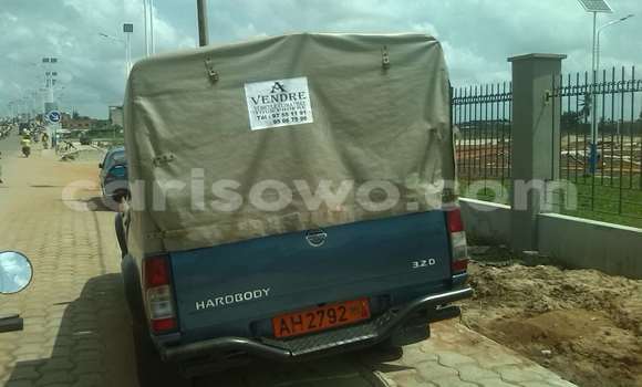 Sayi Na hannu Nissan Hardbody Blue Mota in Cotonou a Benin Sayi Na hannu Nissan Hardbody Blue Mota in Cotonou a Benin