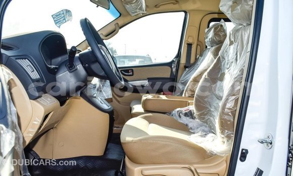 Ra Imported Hyundai Chorus funfun Ọkọ̀ akẹ́rù ńlá in Import - Dubai ni Benin Ra Imported Hyundai Chorus funfun Ọkọ̀ akẹ́rù ńlá in Import - Dubai ni Benin