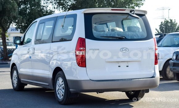 Ra Imported Hyundai Chorus funfun Ọkọ̀ akẹ́rù ńlá in Import - Dubai ni Benin Ra Imported Hyundai Chorus funfun Ọkọ̀ akẹ́rù ńlá in Import - Dubai ni Benin