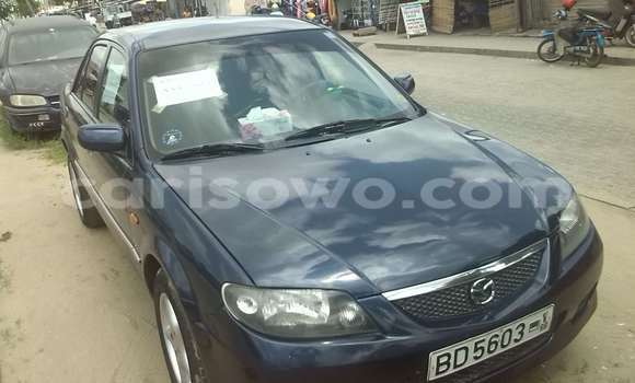 Sayi Na hannu Mazda 323 Blue Mota in Cotonou a Benin