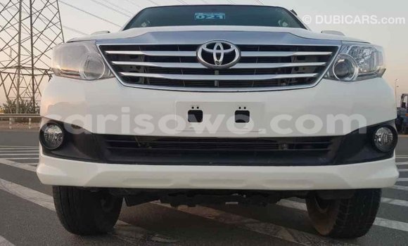 Acheter Import Voiture Toyota Fortuner Blanc à Import - Dubai, Benin Acheter Import Voiture Toyota Fortuner Blanc à Import - Dubai, Benin