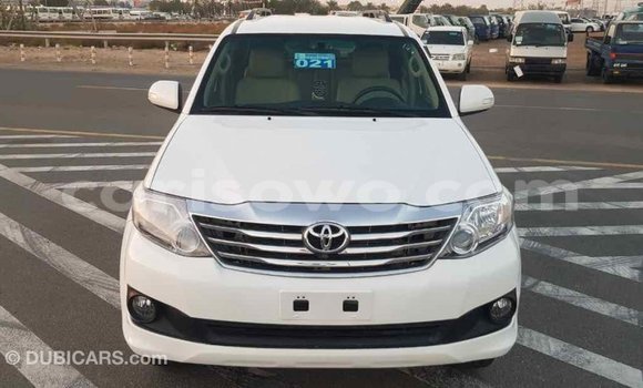 Acheter Import Voiture Toyota Fortuner Blanc à Import - Dubai, Benin Acheter Import Voiture Toyota Fortuner Blanc à Import - Dubai, Benin
