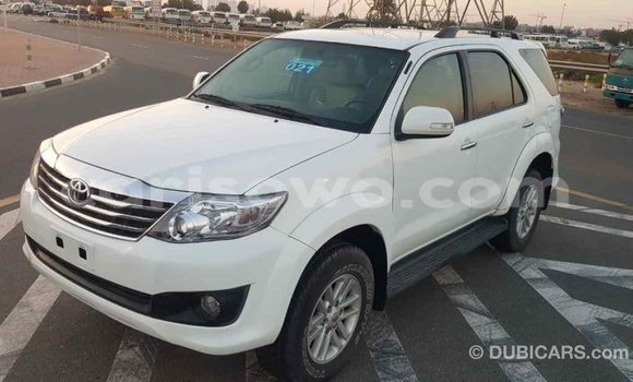 Acheter Import Voiture Toyota Fortuner Blanc à Import - Dubai, Benin Acheter Import Voiture Toyota Fortuner Blanc à Import - Dubai, Benin