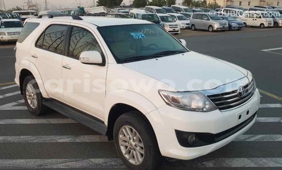 Acheter Import Voiture Toyota Fortuner Blanc à Import - Dubai, Benin Acheter Import Voiture Toyota Fortuner Blanc à Import - Dubai, Benin