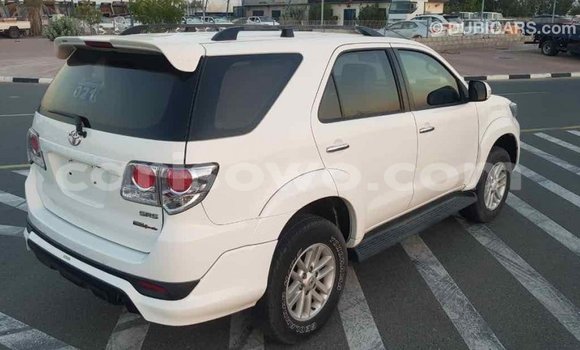 Acheter Import Voiture Toyota Fortuner Blanc à Import - Dubai, Benin Acheter Import Voiture Toyota Fortuner Blanc à Import - Dubai, Benin