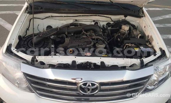 Acheter Import Voiture Toyota Fortuner Blanc à Import - Dubai, Benin Acheter Import Voiture Toyota Fortuner Blanc à Import - Dubai, Benin