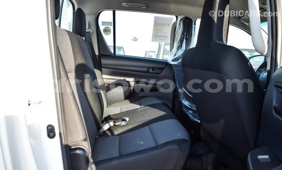 Ra Imported Toyota Hilux funfun Ọkọ̀ in Import - Dubai ni Benin Ra Imported Toyota Hilux funfun Ọkọ̀ in Import - Dubai ni Benin