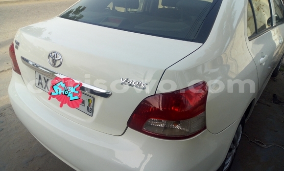 Ra Àlòkù Toyota Yaris funfun Ọkọ̀ in Cotonou ni Benin Ra Àlòkù Toyota Yaris funfun Ọkọ̀ in Cotonou ni Benin