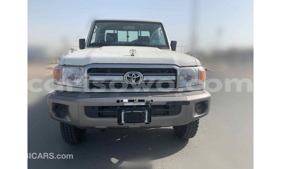 Sayi Imported Toyota Land Cruiser White Mota in Import - Dubai a Benin Sayi Imported Toyota Land Cruiser White Mota in Import - Dubai a Benin