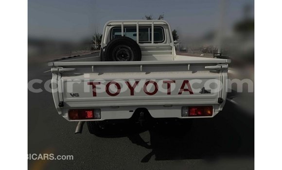 Sayi Imported Toyota Land Cruiser White Mota in Import - Dubai a Benin Sayi Imported Toyota Land Cruiser White Mota in Import - Dubai a Benin