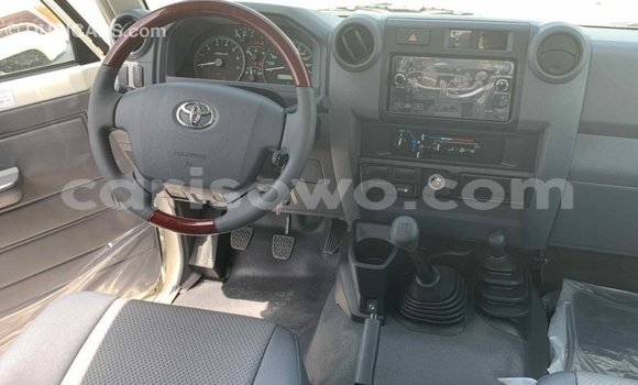 Sayi Imported Toyota Land Cruiser White Mota in Import - Dubai a Benin Sayi Imported Toyota Land Cruiser White Mota in Import - Dubai a Benin