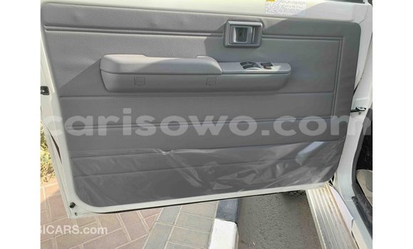Sayi Imported Toyota Land Cruiser White Mota in Import - Dubai a Benin Sayi Imported Toyota Land Cruiser White Mota in Import - Dubai a Benin