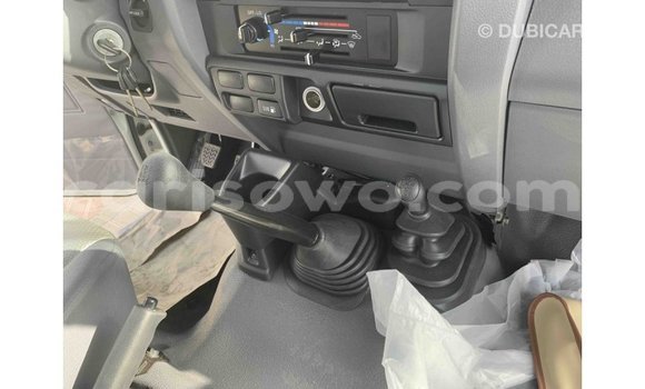 Sayi Imported Toyota Land Cruiser White Mota in Import - Dubai a Benin Sayi Imported Toyota Land Cruiser White Mota in Import - Dubai a Benin