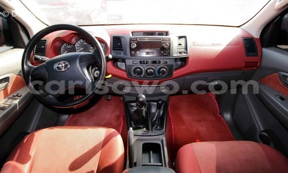 Acheter Import Voiture Toyota Hilux Rouge à Import - Dubai, Benin Acheter Import Voiture Toyota Hilux Rouge à Import - Dubai, Benin