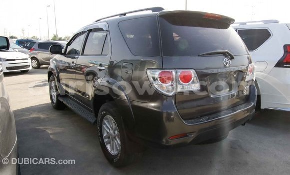 Acheter Import Voiture Toyota Fortuner Autre à Import - Dubai, Benin Acheter Import Voiture Toyota Fortuner Autre à Import - Dubai, Benin