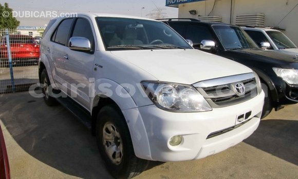 Acheter Import Voiture Toyota Fortuner Blanc à Import - Dubai, Benin Acheter Import Voiture Toyota Fortuner Blanc à Import - Dubai, Benin